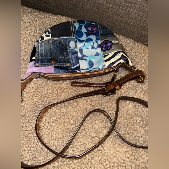 Vintage 💜 Coach Crossbody with Patchwork. - Picture 5 of 8